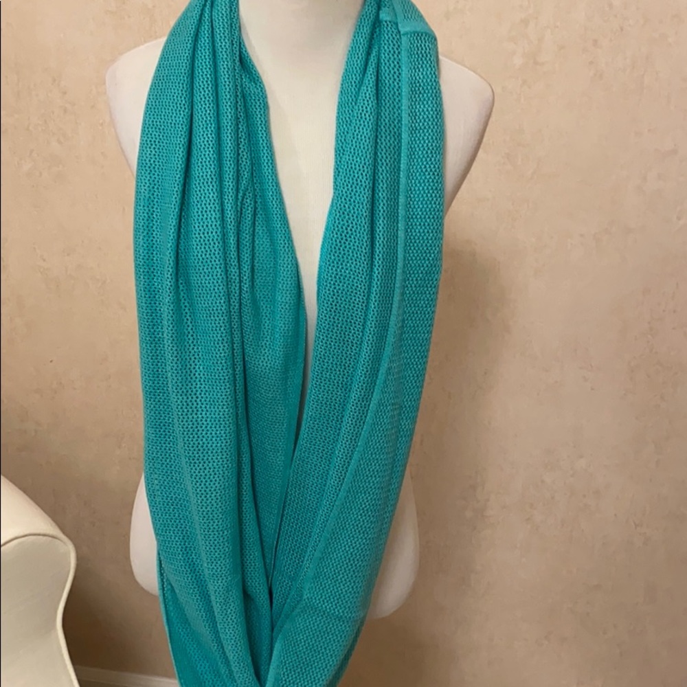 Lululemon Infinity Scarf - Picture 3 of 4